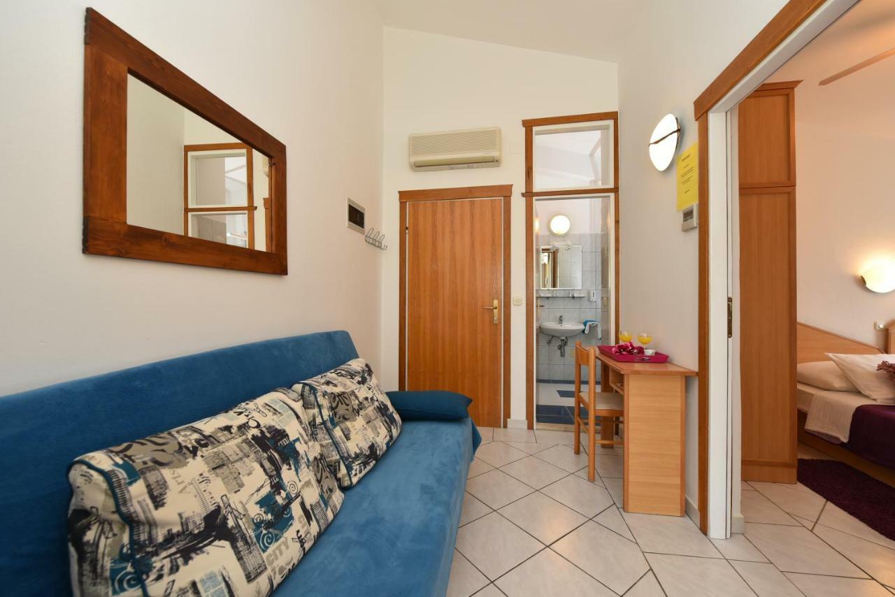 Villa Nela Petrcane Bagian luar foto