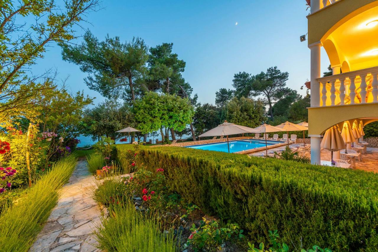 Villa Nela Petrcane Bagian luar foto