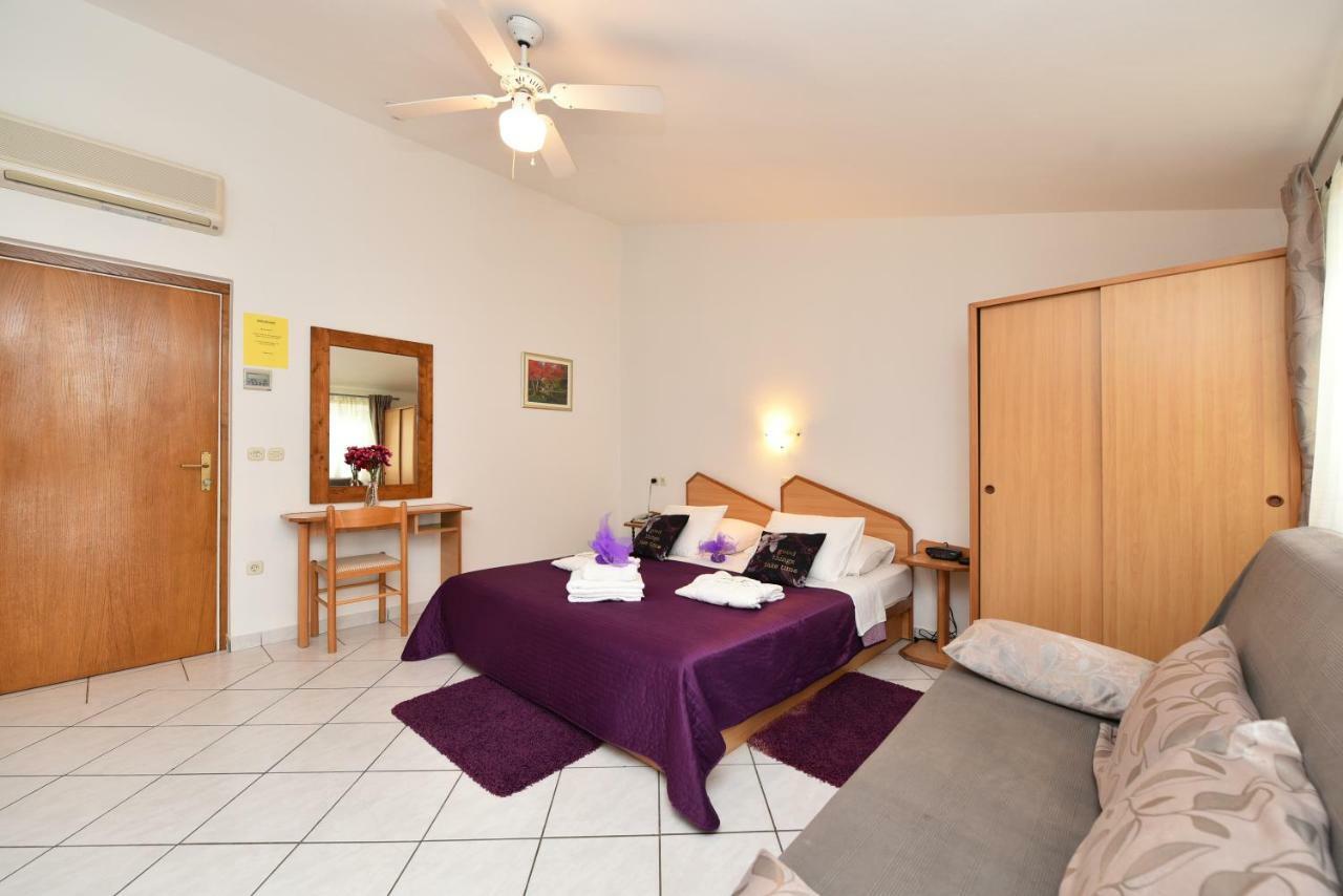 Villa Nela Petrcane Bagian luar foto
